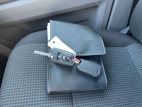 Volkswagen Transporter 2.0 TDI 150pk DSG automaat L2H1 28 / vaste prijs rijklaar € 24.950 ex btw / lease vanaf € 408 / airco / cruise / navi / euro 6 / bpm vrij / dubbele schuifdeur !