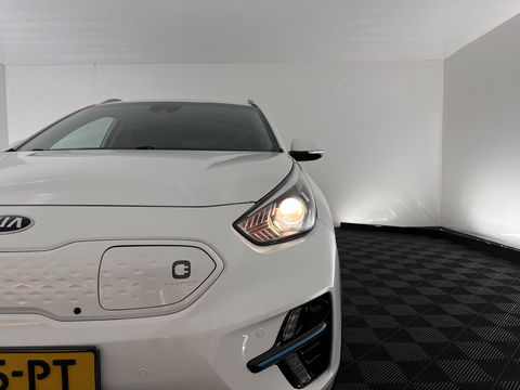 Kia e-Niro DynamicLine 64 kWh [ 3-Fase ] {SOH-100%} (INCL-BTW) Aut.*HEATPUMP | LEATHER-FABRIC | NAVI-FULLMAP | DAB+ | ADAPTIVE-CRUISE | CAMERA | HEATED-COMFORTSEATS | KEYLESS | DIGI-COCKPIT | SHIFTPADDLES | CARPLAY | LANE-ASSIST | 17"ALU*