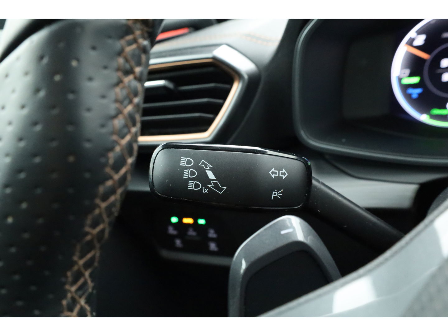 CUPRA Formentor 1.4 e-Hybrid VZ 245pk | Adapt. Cruise | Camera | Apple CarPlay | Keyless | Navi | 19'' | LED | SOH 96% |