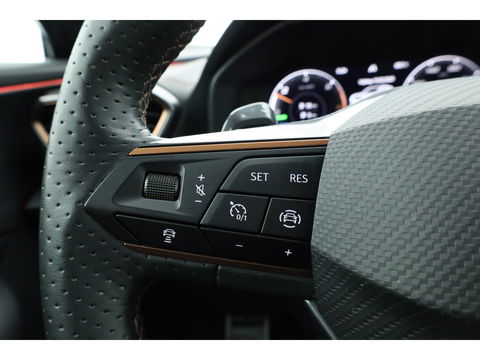 CUPRA Formentor 1.4 e-Hybrid VZ 245pk | Adapt. Cruise | Camera | Apple CarPlay | Keyless | Navi | 19'' | LED | SOH 96% |