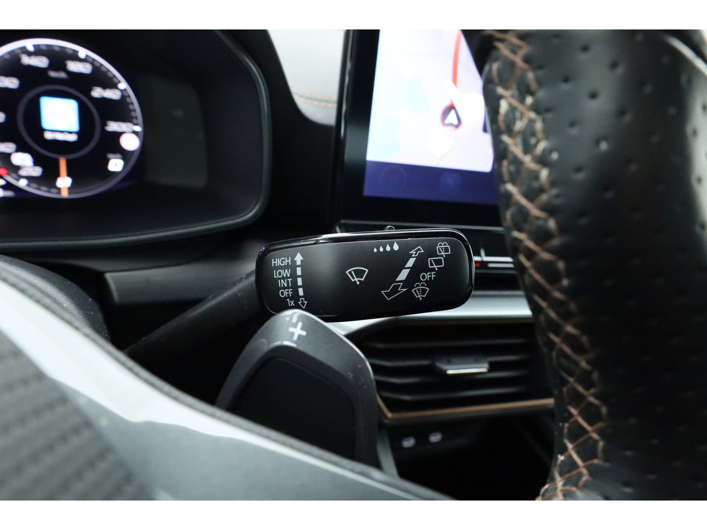 CUPRA Formentor 1.4 e-Hybrid VZ 245pk | Adapt. Cruise | Camera | Apple CarPlay | Keyless | Navi | 19'' | LED | SOH 96% |