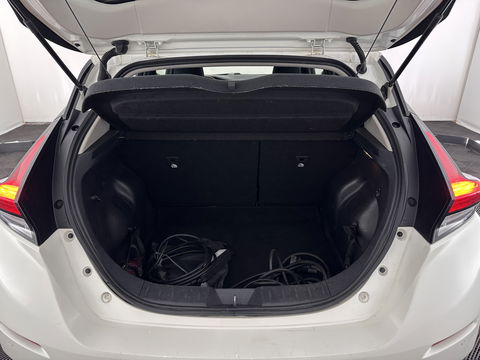 Nissan Leaf Acenta 40 kWh (INCL-BTW) Aut. *HEATPUMP | ADAPTIVE-CRUISE | KEYLESS | TOPVIEW | NAVI-FULLMAP | BLINDSPOT | DAB+ | HEATED-COMFORTSEATS | DIGI-COCKPIT | PRIVACYGLASS | 16"ALU*