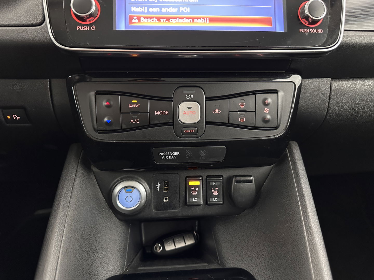 Nissan Leaf Acenta 40 kWh (INCL-BTW) Aut. *HEATPUMP | ADAPTIVE-CRUISE | KEYLESS | TOPVIEW | NAVI-FULLMAP | BLINDSPOT | DAB+ | HEATED-COMFORTSEATS | DIGI-COCKPIT | PRIVACYGLASS | 16"ALU*