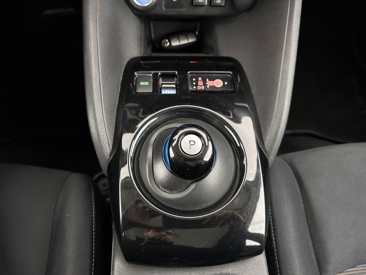 Nissan Leaf Acenta 40 kWh (INCL-BTW) Aut. *HEATPUMP | ADAPTIVE-CRUISE | KEYLESS | TOPVIEW | NAVI-FULLMAP | BLINDSPOT | DAB+ | HEATED-COMFORTSEATS | DIGI-COCKPIT | PRIVACYGLASS | 16"ALU*