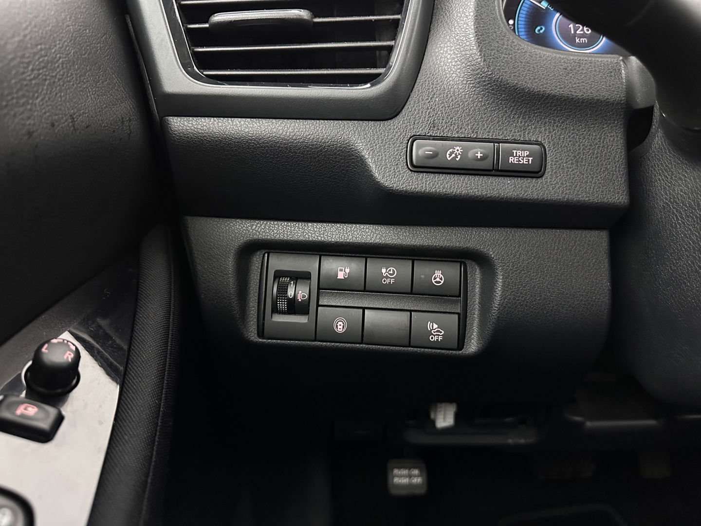 Nissan Leaf Acenta 40 kWh (INCL-BTW) Aut. *HEATPUMP | ADAPTIVE-CRUISE | KEYLESS | TOPVIEW | NAVI-FULLMAP | BLINDSPOT | DAB+ | HEATED-COMFORTSEATS | DIGI-COCKPIT | PRIVACYGLASS | 16"ALU*