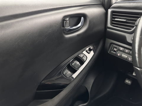 Nissan Leaf Acenta 40 kWh (INCL-BTW) Aut. *HEATPUMP | ADAPTIVE-CRUISE | KEYLESS | TOPVIEW | NAVI-FULLMAP | BLINDSPOT | DAB+ | HEATED-COMFORTSEATS | DIGI-COCKPIT | PRIVACYGLASS | 16"ALU*