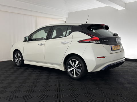Nissan Leaf Acenta 40 kWh (INCL-BTW) Aut. *HEATPUMP | ADAPTIVE-CRUISE | KEYLESS | TOPVIEW | NAVI-FULLMAP | BLINDSPOT | DAB+ | HEATED-COMFORTSEATS | DIGI-COCKPIT | PRIVACYGLASS | 16"ALU*