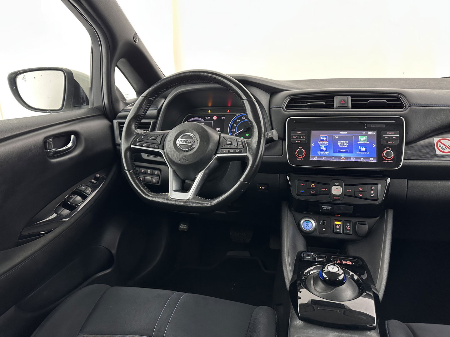 Nissan Leaf Acenta 40 kWh (INCL-BTW) Aut. *HEATPUMP | ADAPTIVE-CRUISE | KEYLESS | TOPVIEW | NAVI-FULLMAP | BLINDSPOT | DAB+ | HEATED-COMFORTSEATS | DIGI-COCKPIT | PRIVACYGLASS | 16"ALU*