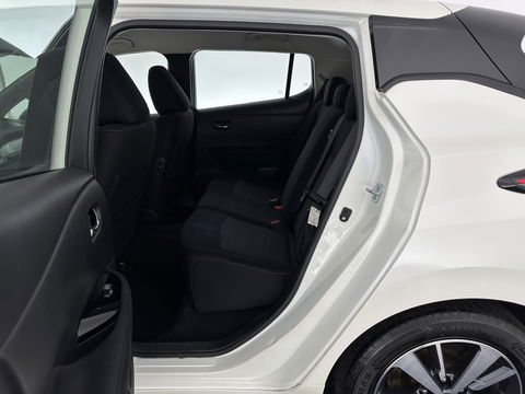 Nissan Leaf Acenta 40 kWh (INCL-BTW) Aut. *HEATPUMP | ADAPTIVE-CRUISE | KEYLESS | TOPVIEW | NAVI-FULLMAP | BLINDSPOT | DAB+ | HEATED-COMFORTSEATS | DIGI-COCKPIT | PRIVACYGLASS | 16"ALU*