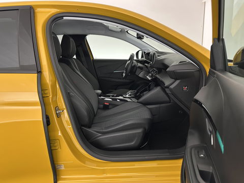 Peugeot e-208 EV Allure Pack 50 kWh (3-Fase-11kW) {SOH-89%} Aut.*HEATPUMP | LEATHER-FABRIC | FULL-LED | DIGI-COCKPIT | BLINDSPOT | CAMERA | AMBIENTLIGHT | NAVI-FULLMAP | LANE-ASSIST | KEYLESS | DAB | PRIVACYGLASS | HEATED-SPORTSEATS | CARPLAY | 16"ALU