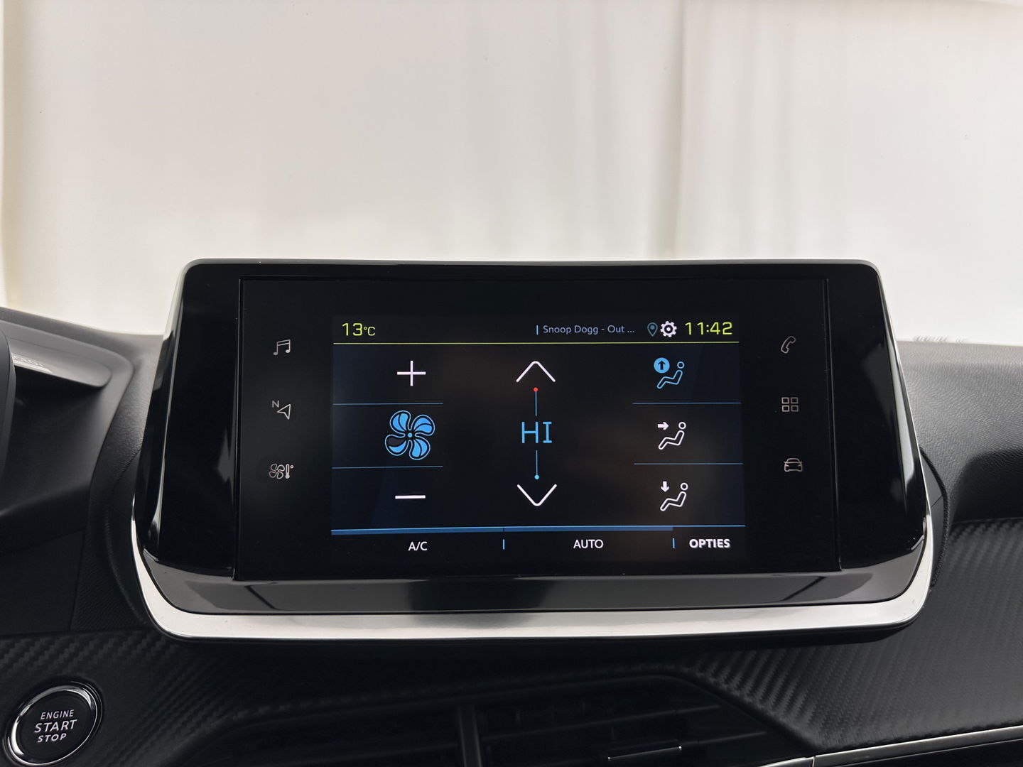 Peugeot e-208 EV Allure Pack 50 kWh (3-Fase-11kW) {SOH-89%} Aut.*HEATPUMP | LEATHER-FABRIC | FULL-LED | DIGI-COCKPIT | BLINDSPOT | CAMERA | AMBIENTLIGHT | NAVI-FULLMAP | LANE-ASSIST | KEYLESS | DAB | PRIVACYGLASS | HEATED-SPORTSEATS | CARPLAY | 16"ALU