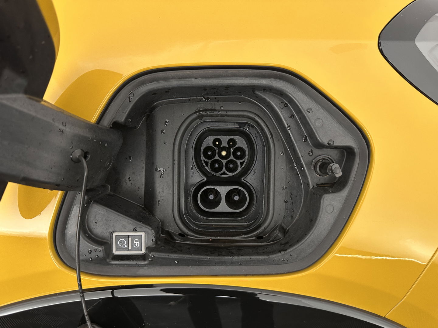 Peugeot e-208 EV Allure Pack 50 kWh (3-Fase-11kW) {SOH-89%} Aut.*HEATPUMP | LEATHER-FABRIC | FULL-LED | DIGI-COCKPIT | BLINDSPOT | CAMERA | AMBIENTLIGHT | NAVI-FULLMAP | LANE-ASSIST | KEYLESS | DAB | PRIVACYGLASS | HEATED-SPORTSEATS | CARPLAY | 16"ALU