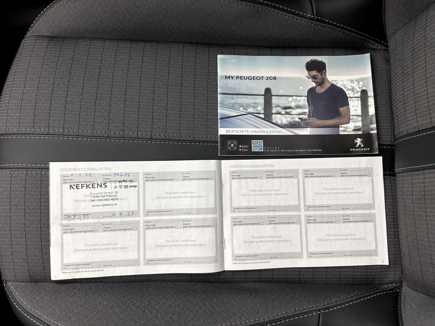 Peugeot e-208 EV Allure Pack 50 kWh (3-Fase-11kW) {SOH-89%} Aut.*HEATPUMP | LEATHER-FABRIC | FULL-LED | DIGI-COCKPIT | BLINDSPOT | CAMERA | AMBIENTLIGHT | NAVI-FULLMAP | LANE-ASSIST | KEYLESS | DAB | PRIVACYGLASS | HEATED-SPORTSEATS | CARPLAY | 16"ALU