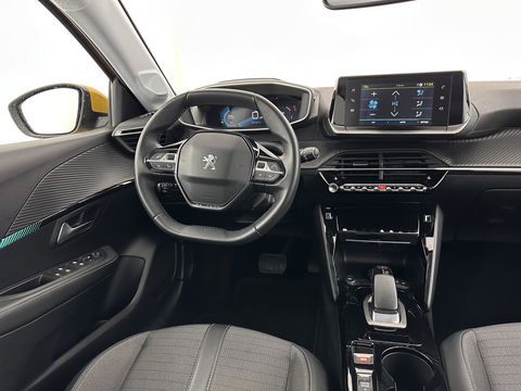 Peugeot e-208 EV Allure Pack 50 kWh (3-Fase-11kW) {SOH-89%} Aut.*HEATPUMP | LEATHER-FABRIC | FULL-LED | DIGI-COCKPIT | BLINDSPOT | CAMERA | AMBIENTLIGHT | NAVI-FULLMAP | LANE-ASSIST | KEYLESS | DAB | PRIVACYGLASS | HEATED-SPORTSEATS | CARPLAY | 16"ALU