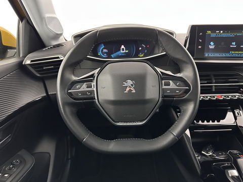 Peugeot e-208 EV Allure Pack 50 kWh (3-Fase-11kW) {SOH-89%} Aut.*HEATPUMP | LEATHER-FABRIC | FULL-LED | DIGI-COCKPIT | BLINDSPOT | CAMERA | AMBIENTLIGHT | NAVI-FULLMAP | LANE-ASSIST | KEYLESS | DAB | PRIVACYGLASS | HEATED-SPORTSEATS | CARPLAY | 16"ALU