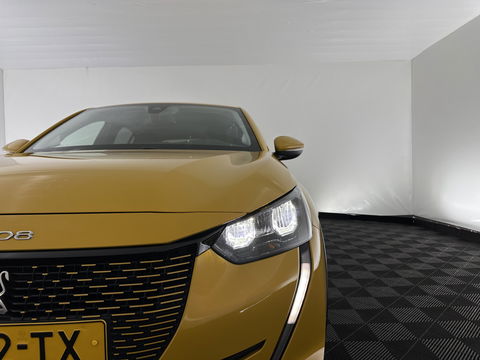 Peugeot e-208 EV Allure Pack 50 kWh (3-Fase-11kW) {SOH-89%} Aut.*HEATPUMP | LEATHER-FABRIC | FULL-LED | DIGI-COCKPIT | BLINDSPOT | CAMERA | AMBIENTLIGHT | NAVI-FULLMAP | LANE-ASSIST | KEYLESS | DAB | PRIVACYGLASS | HEATED-SPORTSEATS | CARPLAY | 16"ALU