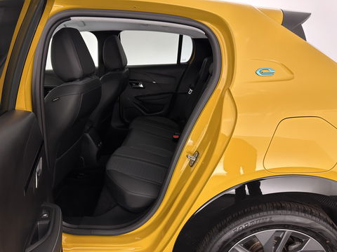 Peugeot e-208 EV Allure Pack 50 kWh (3-Fase-11kW) {SOH-89%} Aut.*HEATPUMP | LEATHER-FABRIC | FULL-LED | DIGI-COCKPIT | BLINDSPOT | CAMERA | AMBIENTLIGHT | NAVI-FULLMAP | LANE-ASSIST | KEYLESS | DAB | PRIVACYGLASS | HEATED-SPORTSEATS | CARPLAY | 16"ALU