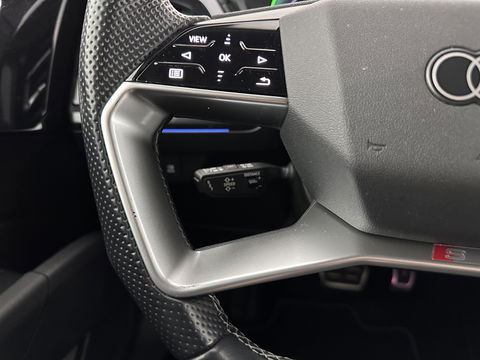 Audi Q4 e-tron 40 S-edition 77 kWh [ 3-Fase-11kW ] {SOH-89%} (INCL-BTW) *HEATPUMP | LEATHER-FABRIC | MATRIX-LED | ADAPTIVE-CRUISE | HEATED-SPORTSEATS | AMBIENTLIGHT | DIGI-COCKPIT | CAMERA | KEYLESS | DAB+ | NAVI-FULLMAP | TOWBAR | PRIVACYGLASS | 20"AL