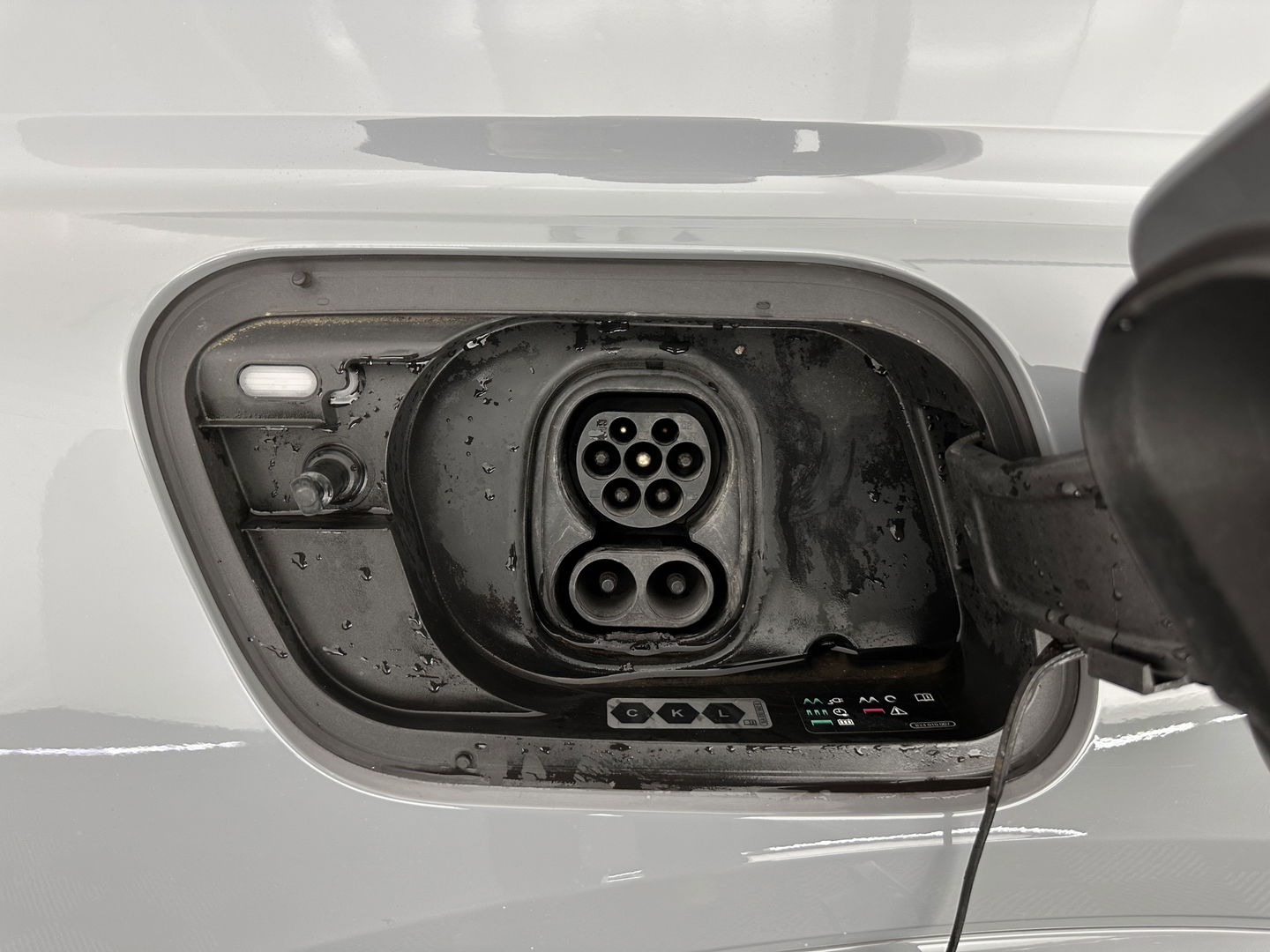 Audi Q4 e-tron 40 S-edition 77 kWh [ 3-Fase-11kW ] {SOH-89%} (INCL-BTW) *HEATPUMP | LEATHER-FABRIC | MATRIX-LED | ADAPTIVE-CRUISE | HEATED-SPORTSEATS | AMBIENTLIGHT | DIGI-COCKPIT | CAMERA | KEYLESS | DAB+ | NAVI-FULLMAP | TOWBAR | PRIVACYGLASS | 20"AL