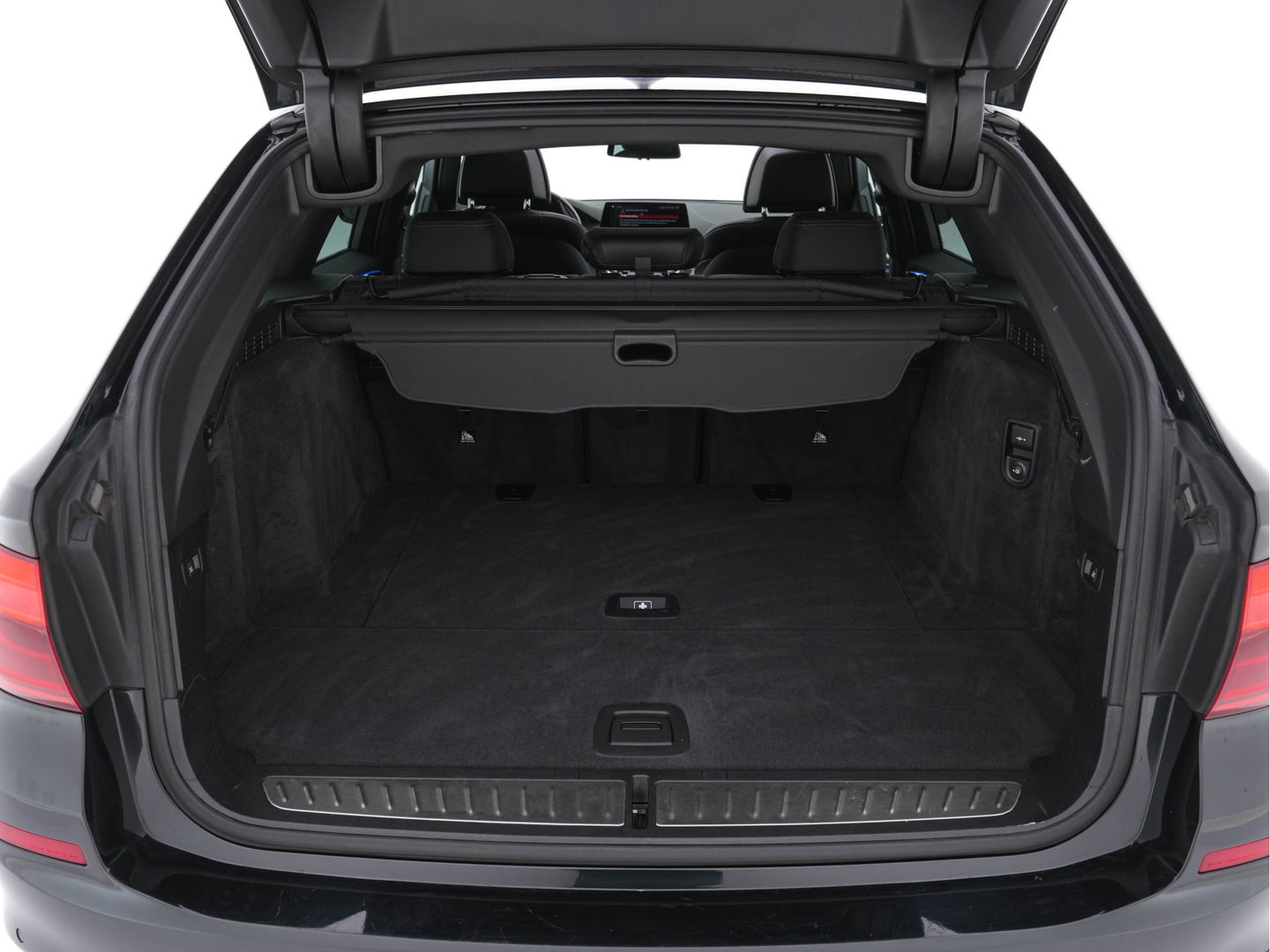 BMW 5 Serie Touring 530d Sportline High Executive Aut. *PANO | LEATHER | FULL-LED | MEMORY-PACK | TOP-VIEW | HEATED-COMFORTSEATS | NAVI-FULLMAP | PRIVACY-GLASS | AMBIENT-LIGHT | ECC | CARPLAY | PDC | TOWBAR | SHIFT-PADDLES | 20"ALU*