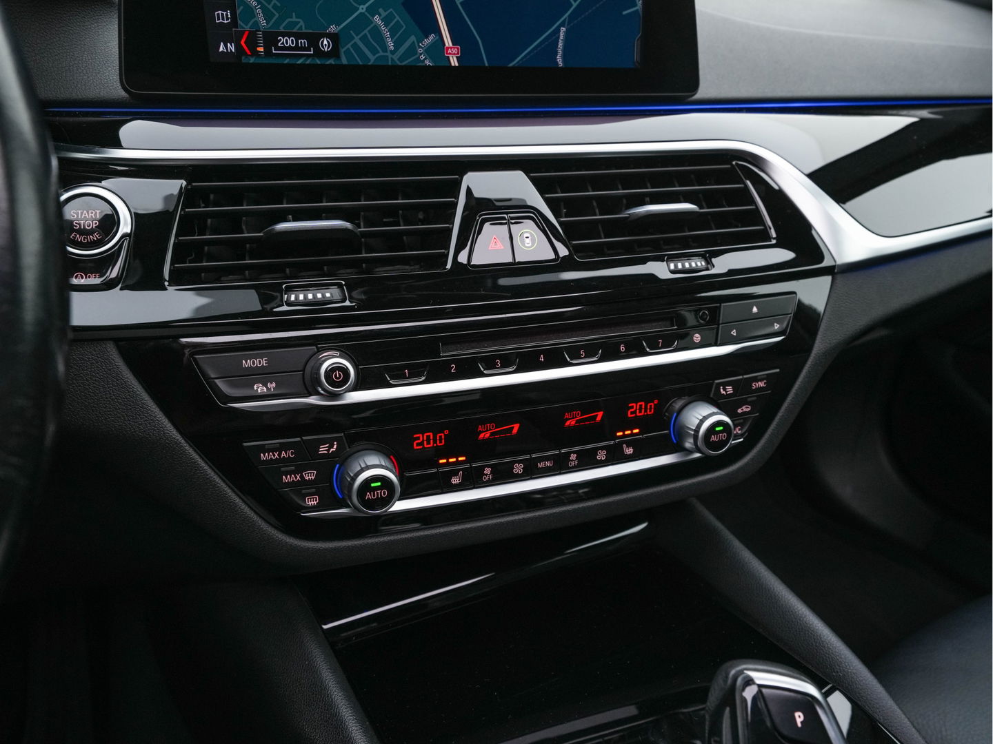 BMW 5 Serie Touring 530d Sportline High Executive Aut. *PANO | LEATHER | FULL-LED | MEMORY-PACK | TOP-VIEW | HEATED-COMFORTSEATS | NAVI-FULLMAP | PRIVACY-GLASS | AMBIENT-LIGHT | ECC | CARPLAY | PDC | TOWBAR | SHIFT-PADDLES | 20"ALU*