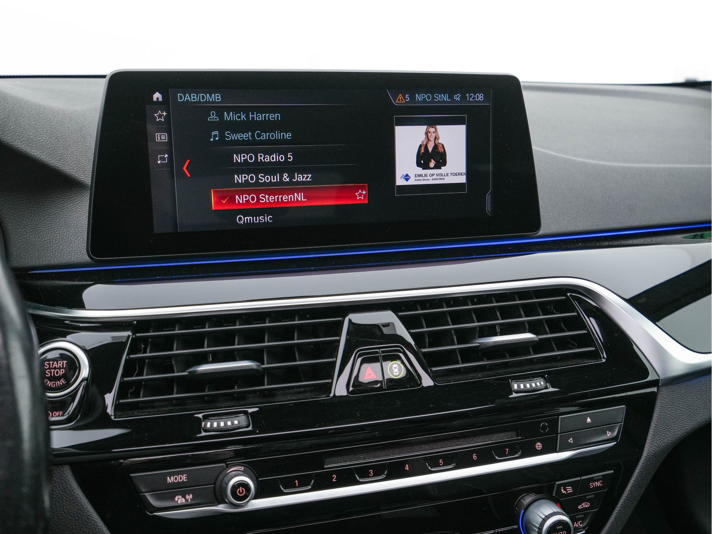 BMW 5 Serie Touring 530d Sportline High Executive Aut. *PANO | LEATHER | FULL-LED | MEMORY-PACK | TOP-VIEW | HEATED-COMFORTSEATS | NAVI-FULLMAP | PRIVACY-GLASS | AMBIENT-LIGHT | ECC | CARPLAY | PDC | TOWBAR | SHIFT-PADDLES | 20"ALU*