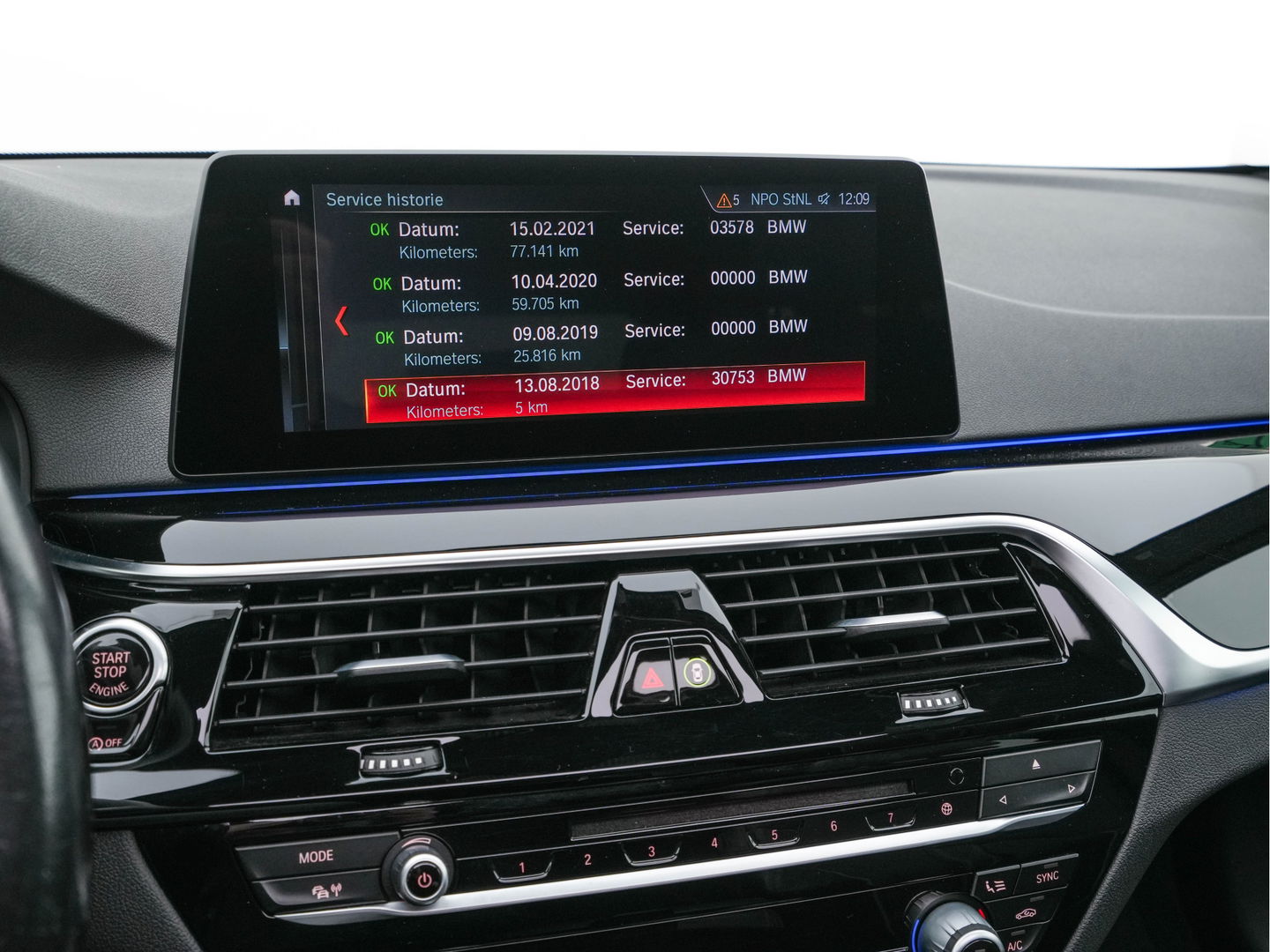 BMW 5 Serie Touring 530d Sportline High Executive Aut. *PANO | LEATHER | FULL-LED | MEMORY-PACK | TOP-VIEW | HEATED-COMFORTSEATS | NAVI-FULLMAP | PRIVACY-GLASS | AMBIENT-LIGHT | ECC | CARPLAY | PDC | TOWBAR | SHIFT-PADDLES | 20"ALU*