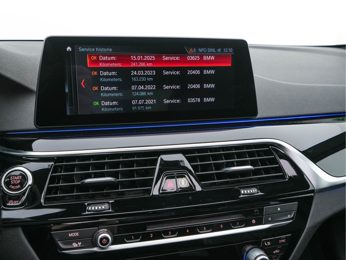 BMW 5 Serie Touring 530d Sportline High Executive Aut. *PANO | LEATHER | FULL-LED | MEMORY-PACK | TOP-VIEW | HEATED-COMFORTSEATS | NAVI-FULLMAP | PRIVACY-GLASS | AMBIENT-LIGHT | ECC | CARPLAY | PDC | TOWBAR | SHIFT-PADDLES | 20"ALU*