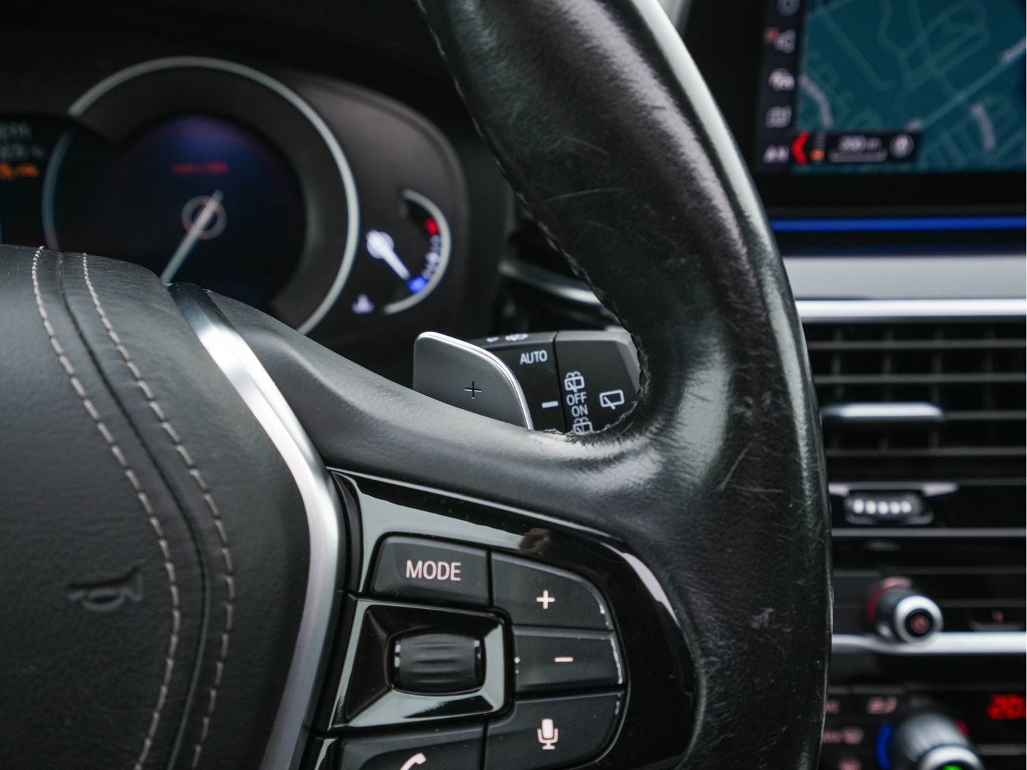 BMW 5 Serie Touring 530d Sportline High Executive Aut. *PANO | LEATHER | FULL-LED | MEMORY-PACK | TOP-VIEW | HEATED-COMFORTSEATS | NAVI-FULLMAP | PRIVACY-GLASS | AMBIENT-LIGHT | ECC | CARPLAY | PDC | TOWBAR | SHIFT-PADDLES | 20"ALU*