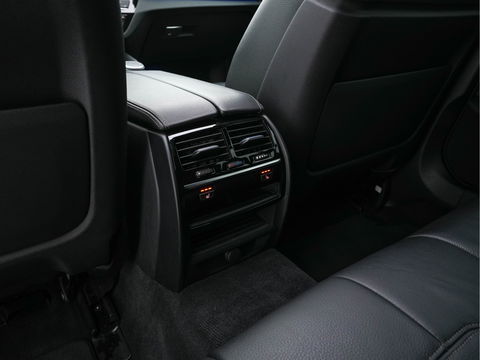 BMW 5 Serie Touring 530d Sportline High Executive Aut. *PANO | LEATHER | FULL-LED | MEMORY-PACK | TOP-VIEW | HEATED-COMFORTSEATS | NAVI-FULLMAP | PRIVACY-GLASS | AMBIENT-LIGHT | ECC | CARPLAY | PDC | TOWBAR | SHIFT-PADDLES | 20"ALU*