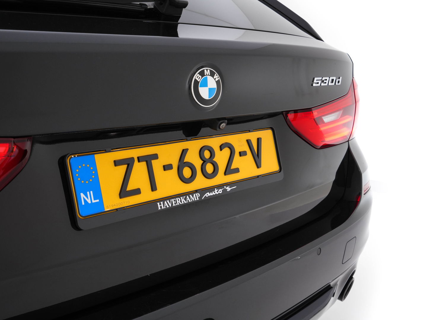 BMW 5 Serie Touring 530d Sportline High Executive Aut. *PANO | LEATHER | FULL-LED | MEMORY-PACK | TOP-VIEW | HEATED-COMFORTSEATS | NAVI-FULLMAP | PRIVACY-GLASS | AMBIENT-LIGHT | ECC | CARPLAY | PDC | TOWBAR | SHIFT-PADDLES | 20"ALU*