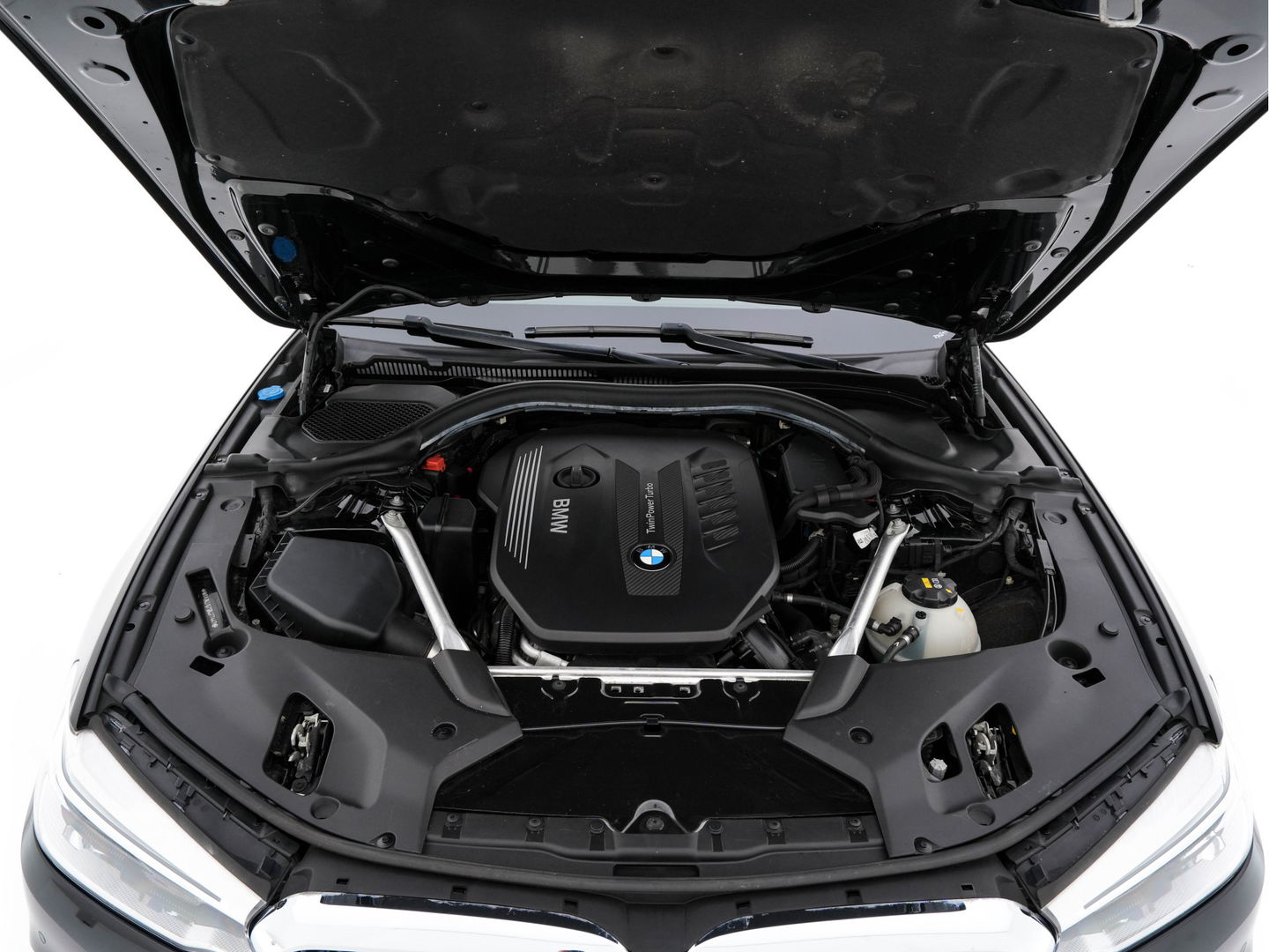 BMW 5 Serie Touring 530d Sportline High Executive Aut. *PANO | LEATHER | FULL-LED | MEMORY-PACK | TOP-VIEW | HEATED-COMFORTSEATS | NAVI-FULLMAP | PRIVACY-GLASS | AMBIENT-LIGHT | ECC | CARPLAY | PDC | TOWBAR | SHIFT-PADDLES | 20"ALU*