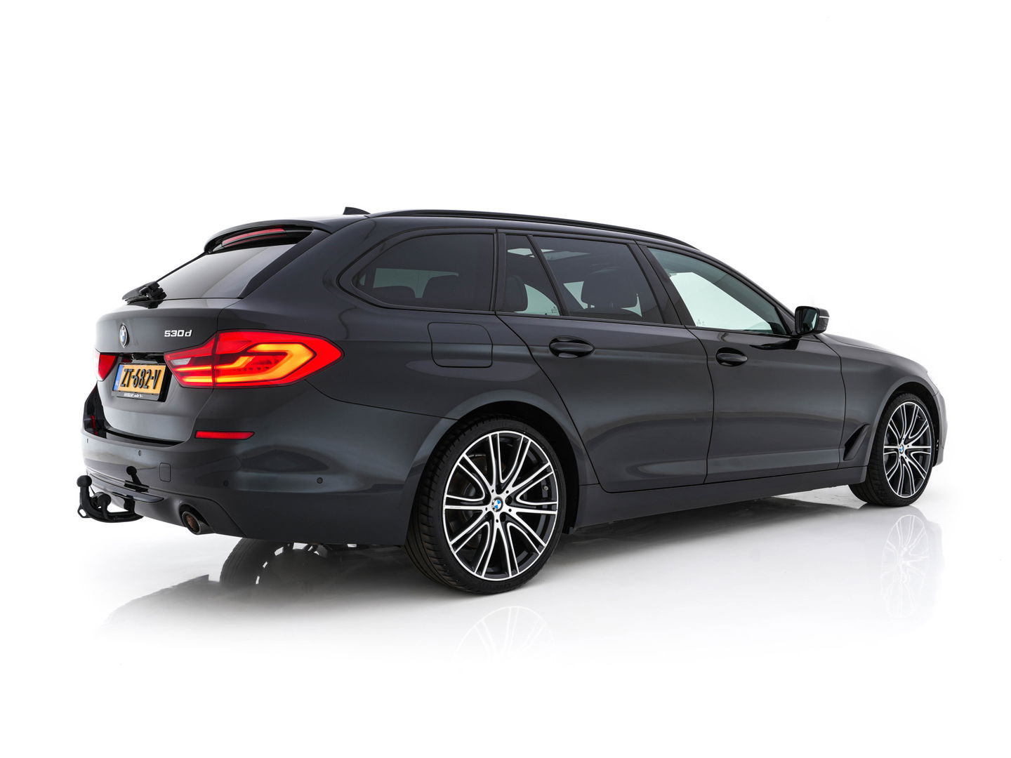 BMW 5 Serie Touring 530d Sportline High Executive Aut. *PANO | LEATHER | FULL-LED | MEMORY-PACK | TOP-VIEW | HEATED-COMFORTSEATS | NAVI-FULLMAP | PRIVACY-GLASS | AMBIENT-LIGHT | ECC | CARPLAY | PDC | TOWBAR | SHIFT-PADDLES | 20"ALU*