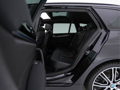 BMW 5 Serie Touring 530d Sportline High Executive Aut. *PANO | LEATHER | FULL-LED | MEMORY-PACK | TOP-VIEW | HEATED-COMFORTSEATS | NAVI-FULLMAP | PRIVACY-GLASS | AMBIENT-LIGHT | ECC | CARPLAY | PDC | TOWBAR | SHIFT-PADDLES | 20"ALU*