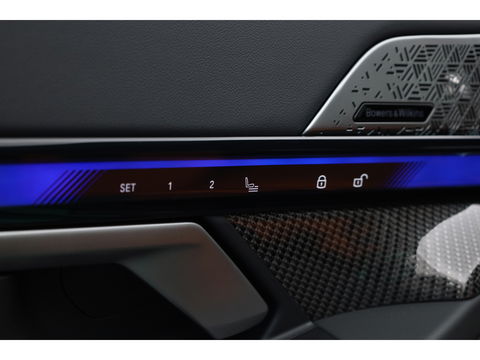 BMW 5 Serie M5 727pk | Ultimate Pack | Keramisch | Carbon | Driving Assistant Pro. | B&W