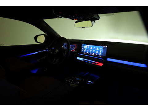 BMW 5 Serie M5 727pk | Ultimate Pack | Keramisch | Carbon | Driving Assistant Pro. | B&W