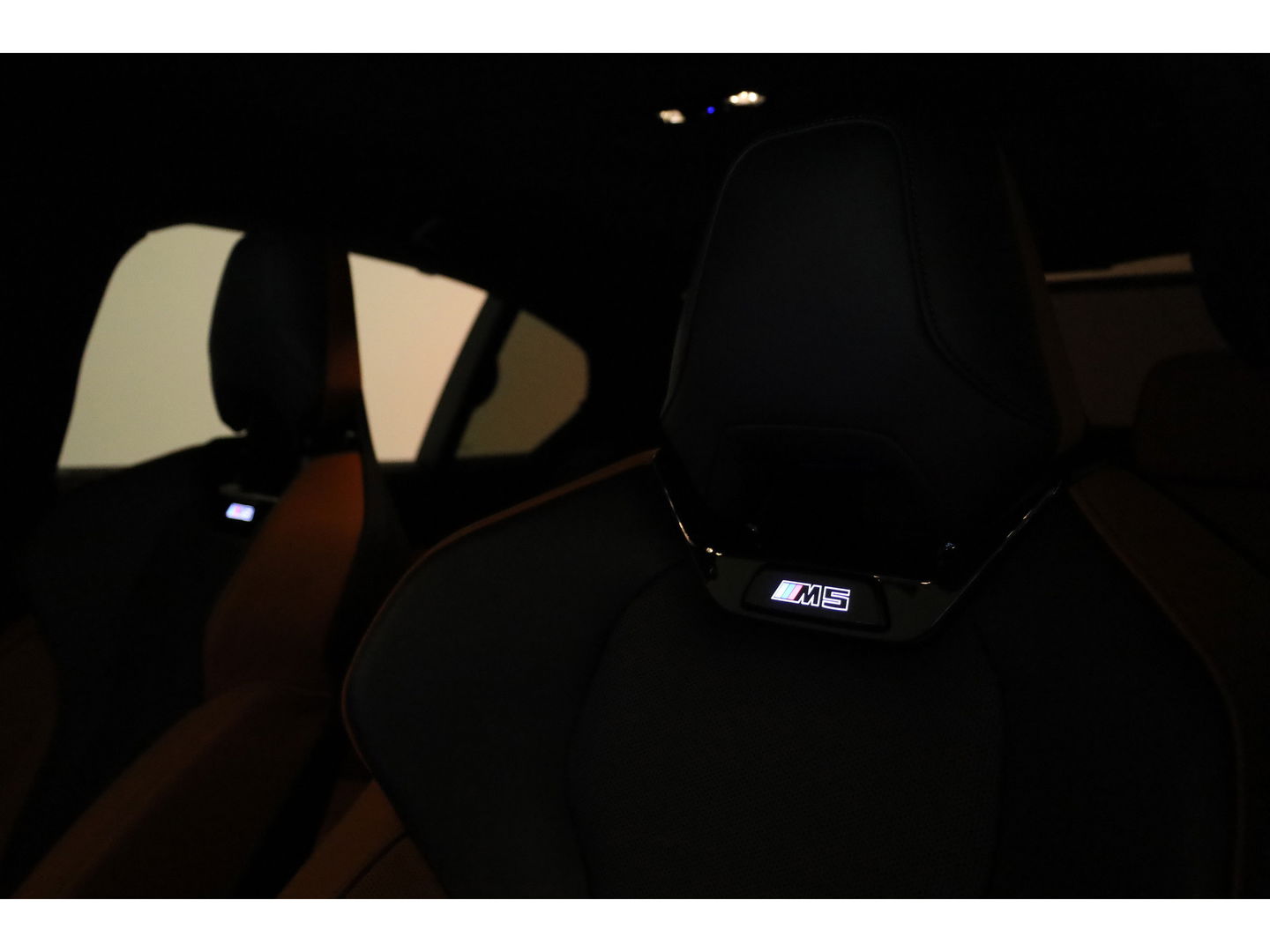 BMW 5 Serie M5 727pk | Ultimate Pack | Keramisch | Carbon | Driving Assistant Pro. | B&W