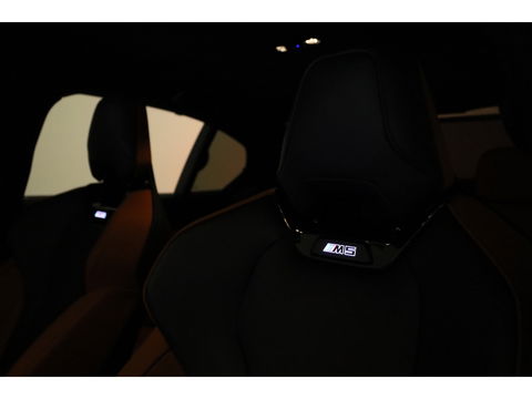 BMW 5 Serie M5 727pk | Ultimate Pack | Keramisch | Carbon | Driving Assistant Pro. | B&W