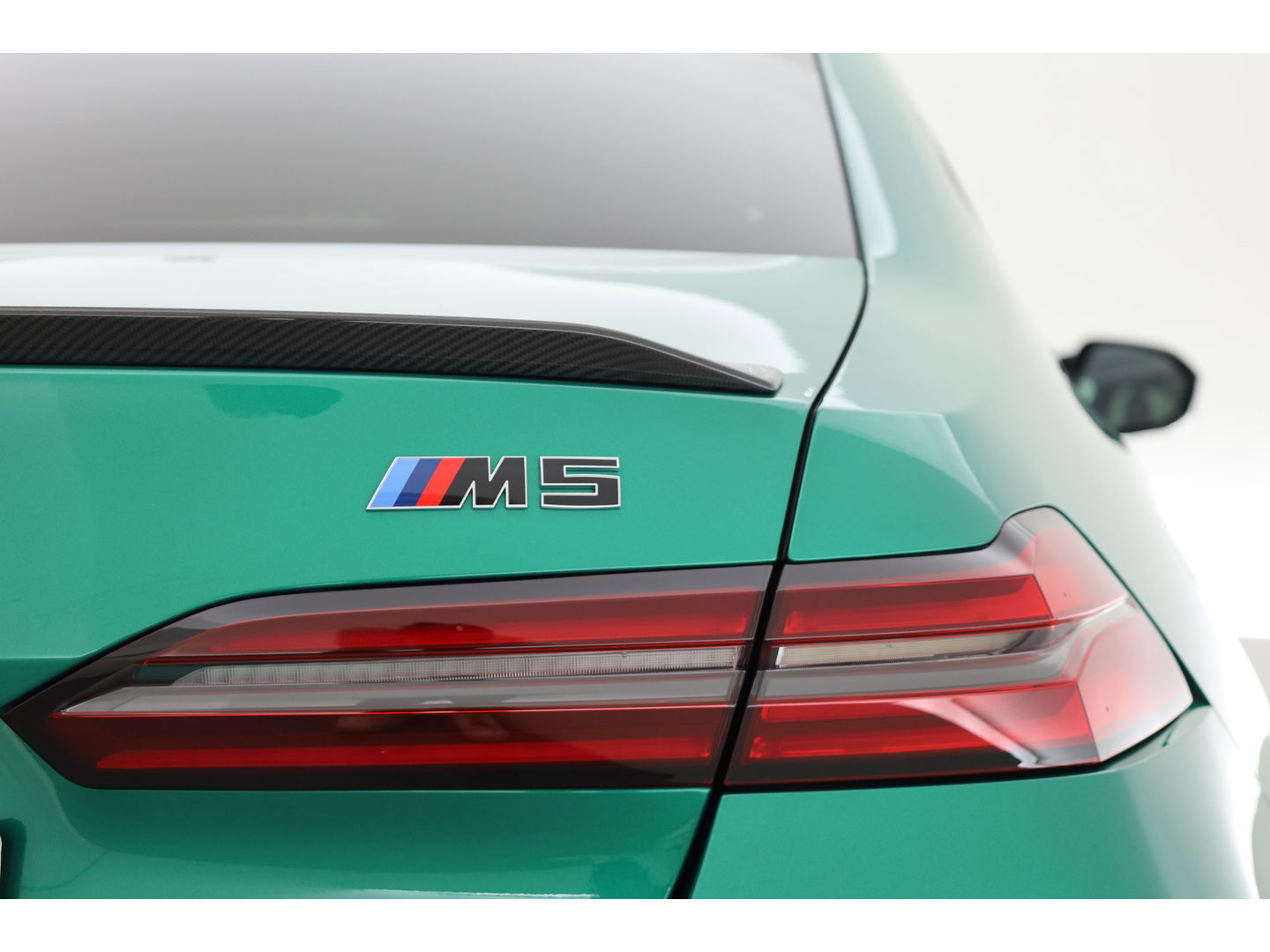 BMW 5 Serie M5 727pk | Ultimate Pack | Keramisch | Carbon | Driving Assistant Pro. | B&W