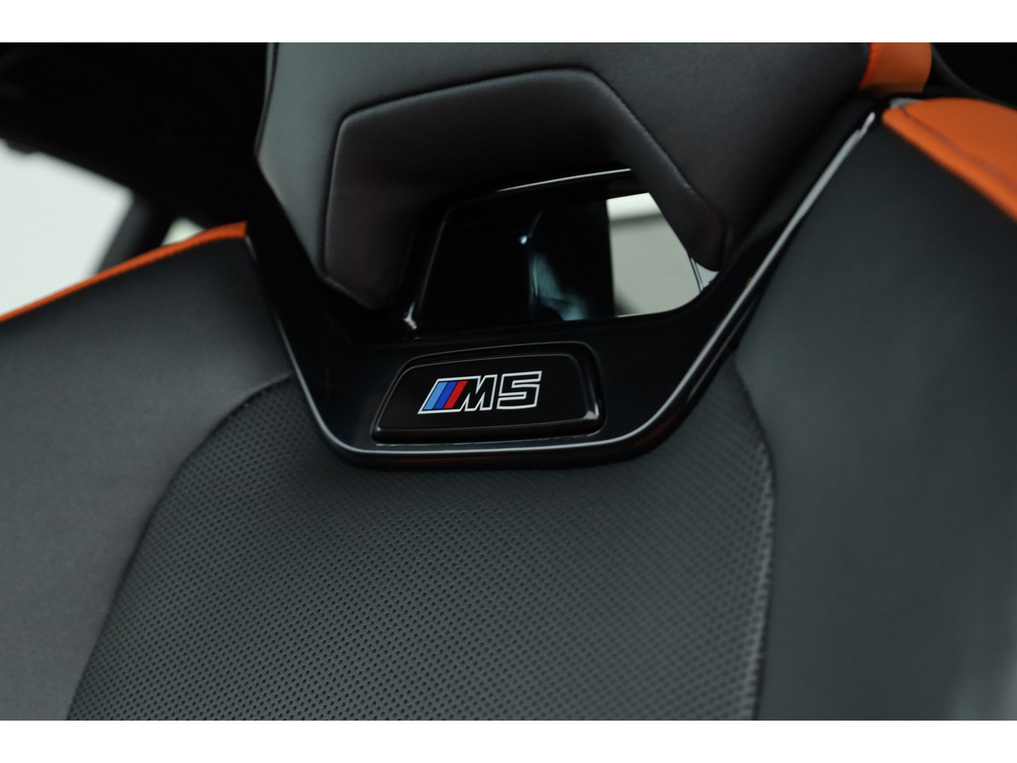 BMW 5 Serie M5 727pk | Ultimate Pack | Keramisch | Carbon | Driving Assistant Pro. | B&W