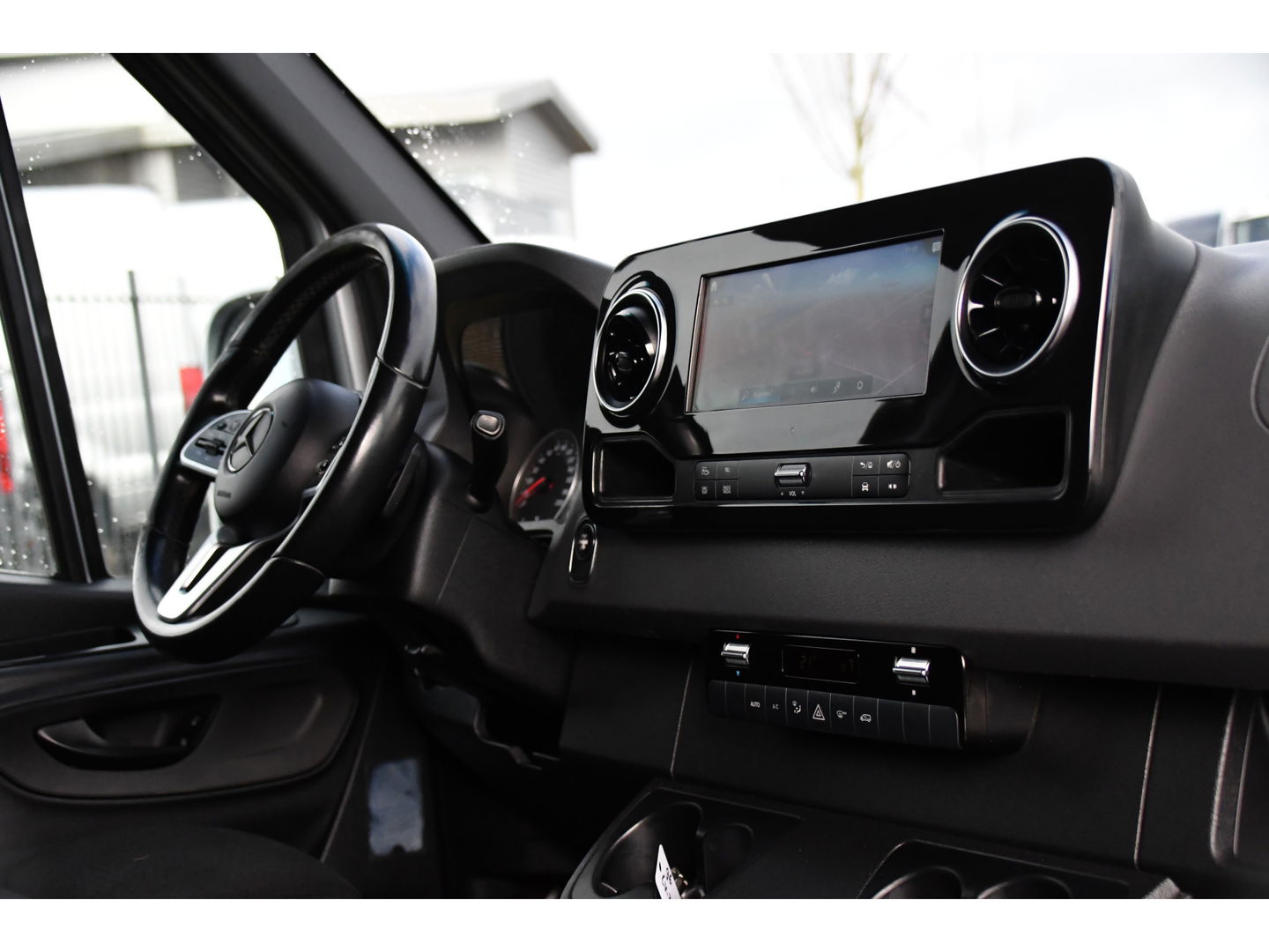 Mercedes-Benz Sprinter 316 2.2 CDI L2H2 PB Edition FULL OPTIONS! Adaptieve Cruise, 360 Camera, Carplay, 10,5'' Mbux, LED, 3500kg Trekhaak, Virtual, 164pk, Uniek!