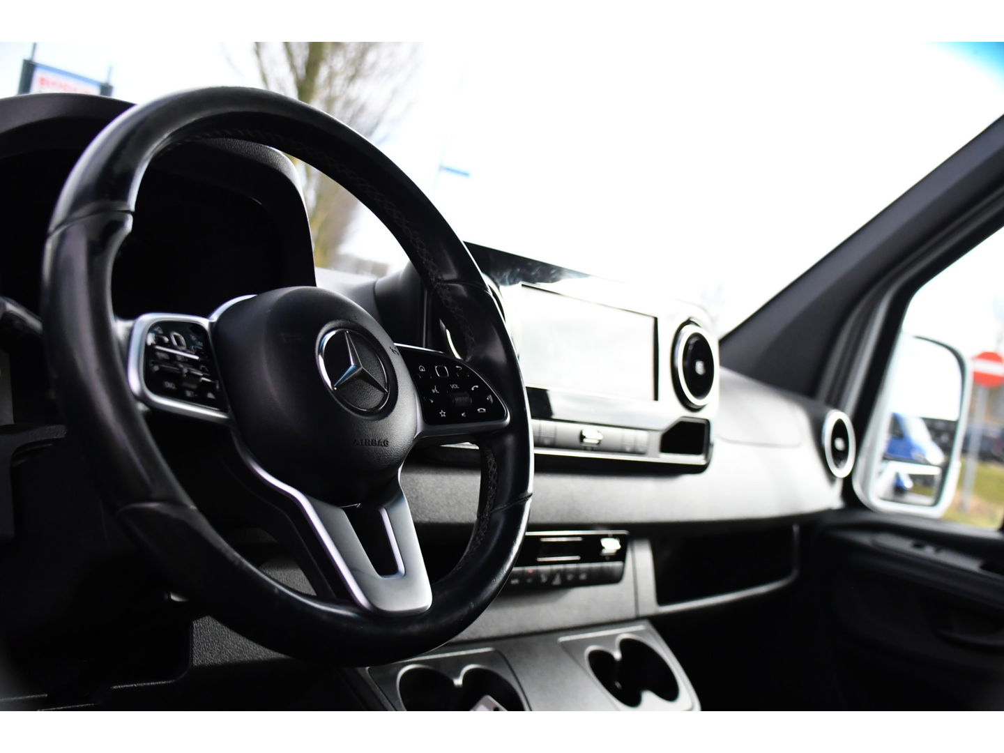 Mercedes-Benz Sprinter 316 2.2 CDI L2H2 PB Edition FULL OPTIONS! Adaptieve Cruise, 360 Camera, Carplay, 10,5'' Mbux, LED, 3500kg Trekhaak, Virtual, 164pk, Uniek!