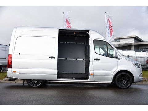 Mercedes-Benz Sprinter 316 2.2 CDI L2H2 PB Edition FULL OPTIONS! Adaptieve Cruise, 360 Camera, Carplay, 10,5'' Mbux, LED, 3500kg Trekhaak, Virtual, 164pk, Uniek!