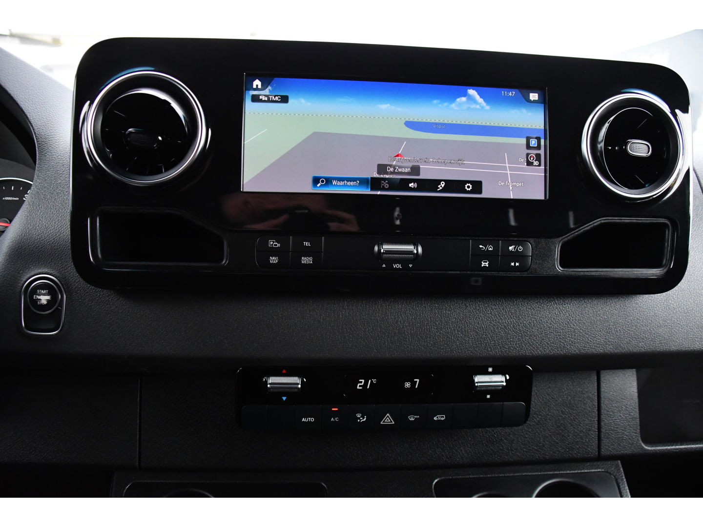 Mercedes-Benz Sprinter 316 2.2 CDI L2H2 PB Edition FULL OPTIONS! Adaptieve Cruise, 360 Camera, Carplay, 10,5'' Mbux, LED, 3500kg Trekhaak, Virtual, 164pk, Uniek!