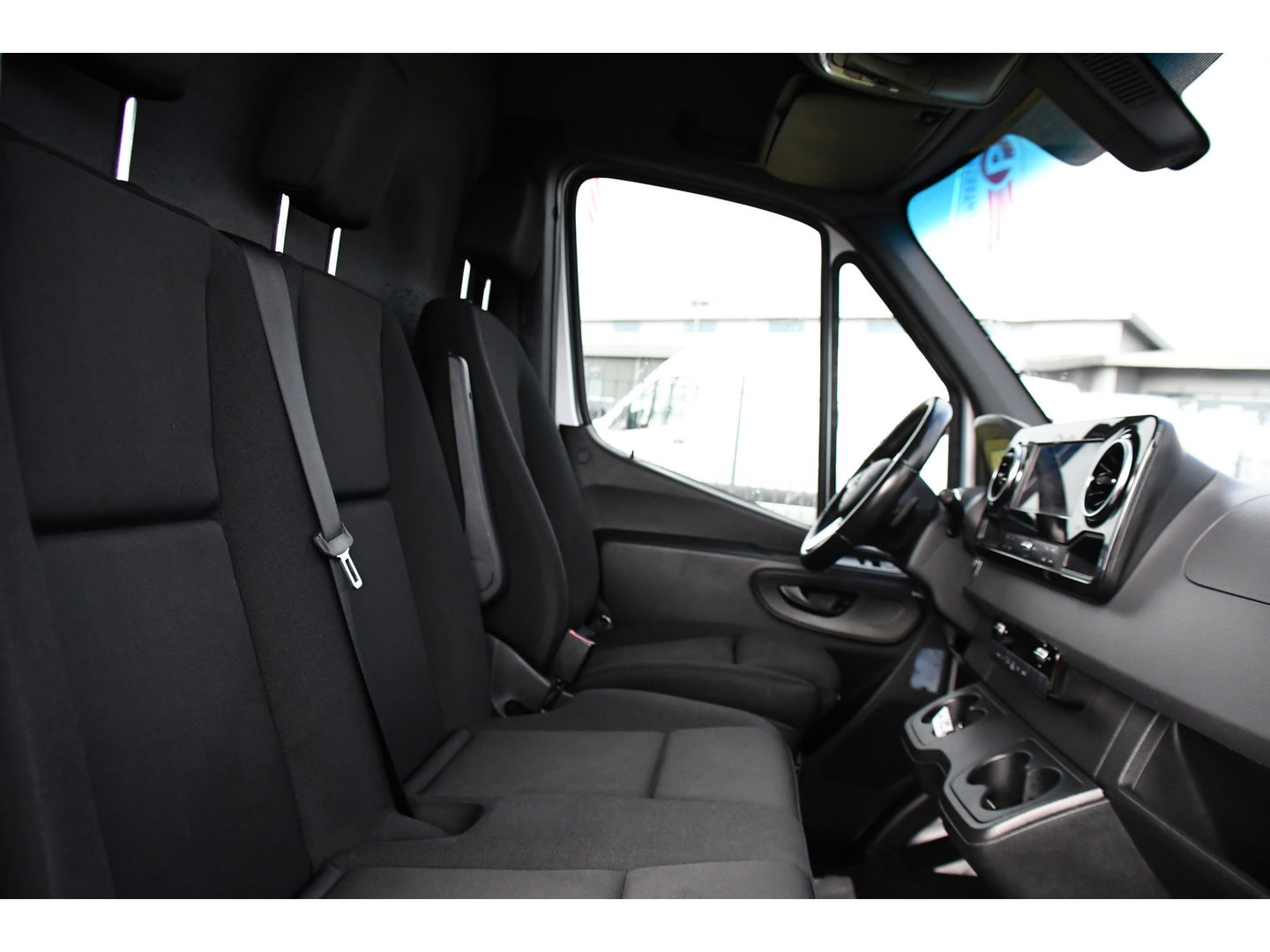 Mercedes-Benz Sprinter 316 2.2 CDI L2H2 PB Edition FULL OPTIONS! Adaptieve Cruise, 360 Camera, Carplay, 10,5'' Mbux, LED, 3500kg Trekhaak, Virtual, 164pk, Uniek!