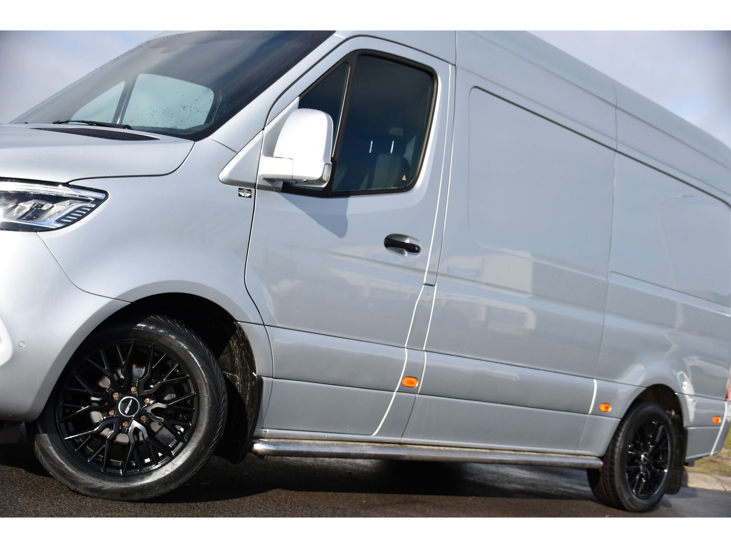 Mercedes-Benz Sprinter 316 2.2 CDI L2H2 PB Edition FULL OPTIONS! Adaptieve Cruise, 360 Camera, Carplay, 10,5'' Mbux, LED, 3500kg Trekhaak, Virtual, 164pk, Uniek!