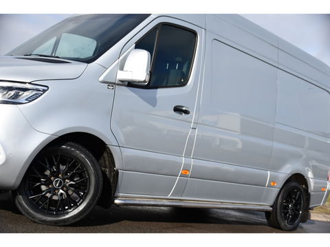 Mercedes-Benz Sprinter 316 2.2 CDI L2H2 PB Edition FULL OPTIONS! Adaptieve Cruise, 360 Camera, Carplay, 10,5'' Mbux, LED, 3500kg Trekhaak, Virtual, 164pk, Uniek!