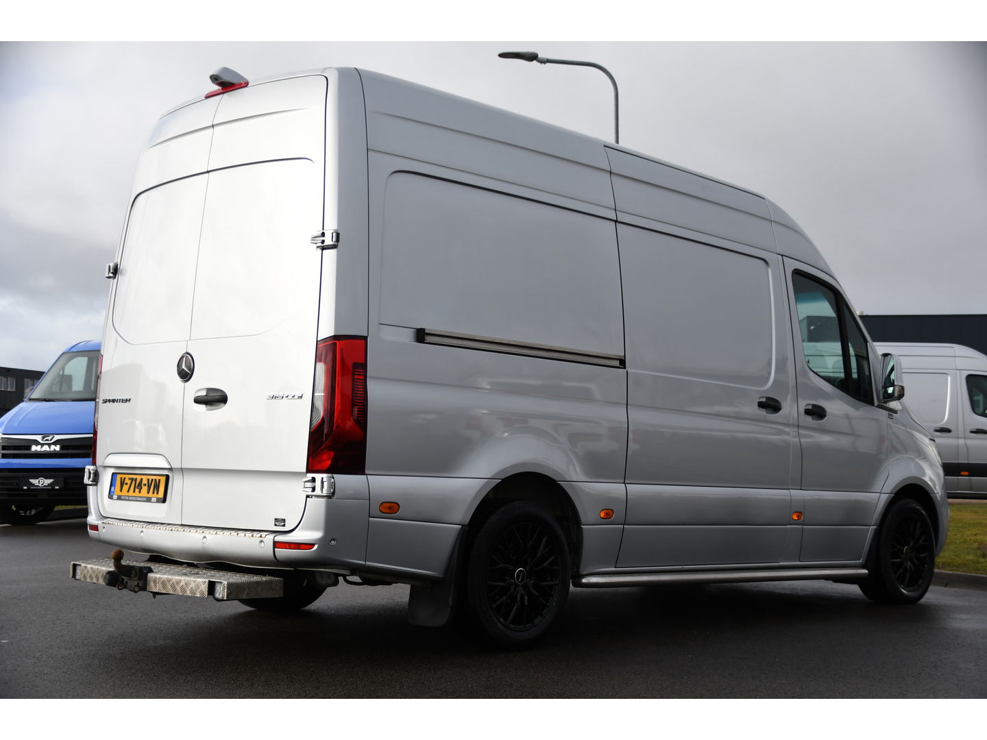 Mercedes-Benz Sprinter 316 2.2 CDI L2H2 PB Edition FULL OPTIONS! Adaptieve Cruise, 360 Camera, Carplay, 10,5'' Mbux, LED, 3500kg Trekhaak, Virtual, 164pk, Uniek!