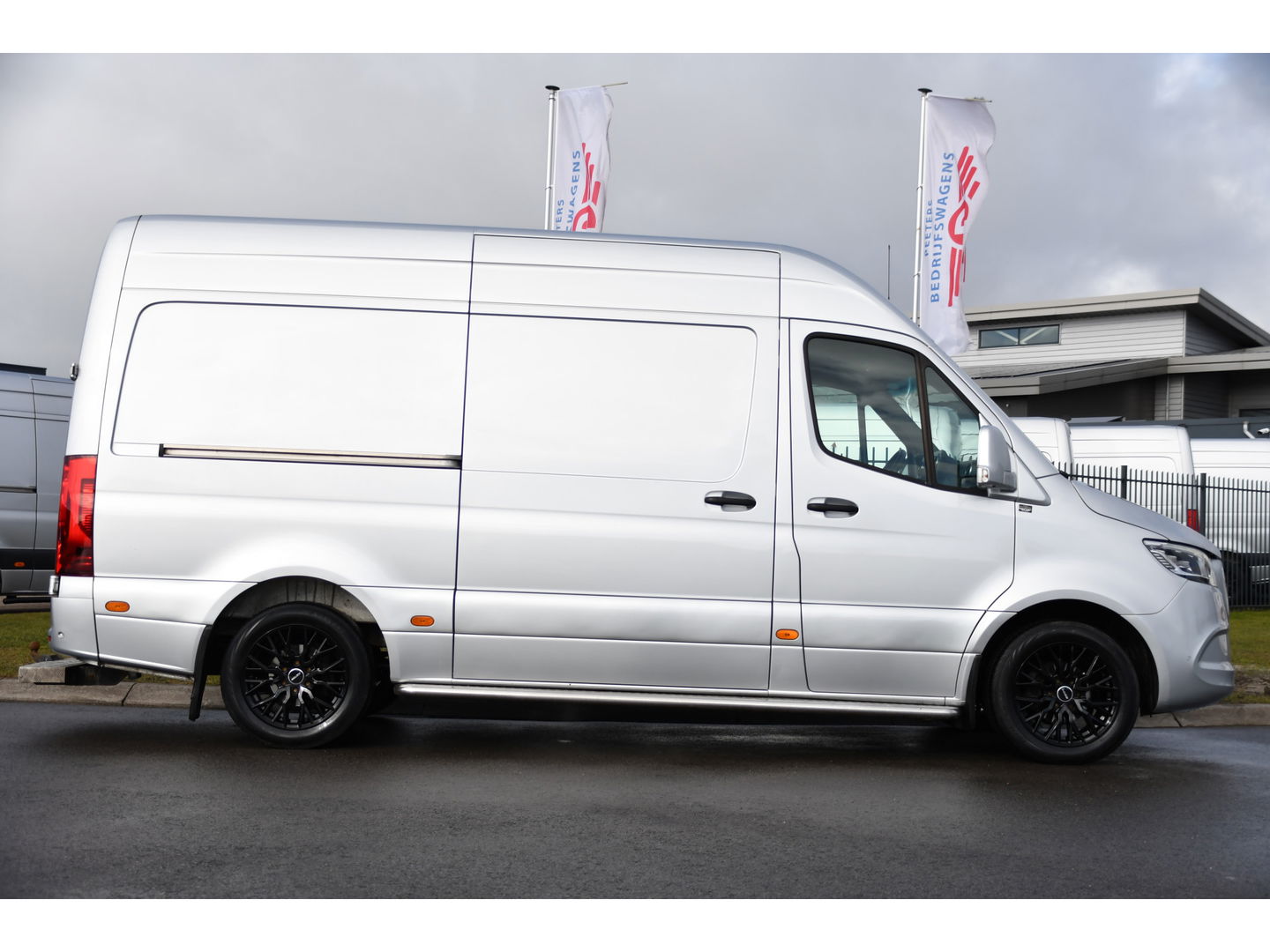 Mercedes-Benz Sprinter 316 2.2 CDI L2H2 PB Edition FULL OPTIONS! Adaptieve Cruise, 360 Camera, Carplay, 10,5'' Mbux, LED, 3500kg Trekhaak, Virtual, 164pk, Uniek!
