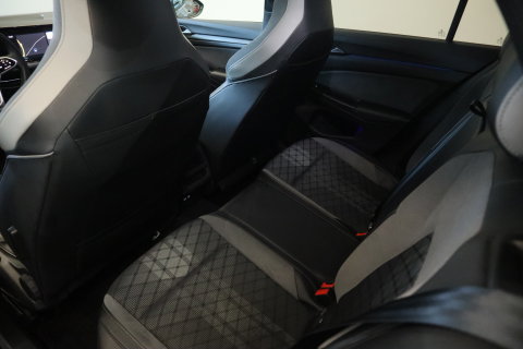 Volkswagen Golf 1.5 eTSI R-Line Business Full-led Navigatie Adaptive-Cruise 24 Maanden garantie* (Vraag naar de voorwaarden)